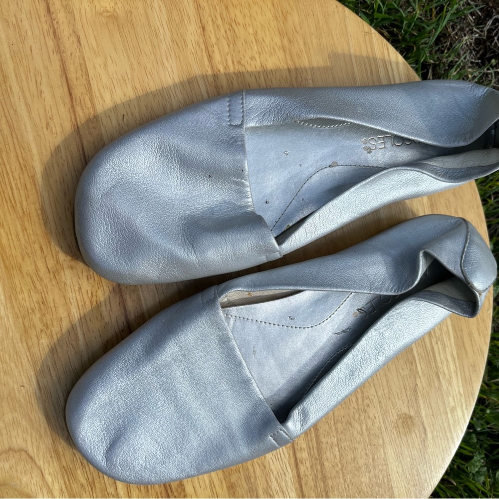 AEROSOLES 5pair Women’s Sz 7 Flats - White, Silver, Burgundy, Olive, Yellow - Picture 4 of 12